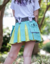 Side view highlighting the kilt’s adjustable belt and spacious cargo pockets.
