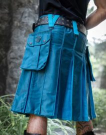A side view of the Urban Warrior Utility Kilt emphasizing the spacious side pockets and utility straps, perfect for carrying essentials. The kilt’s ergonomic design allows freedom of movement while maintaining a sleek, bold look.